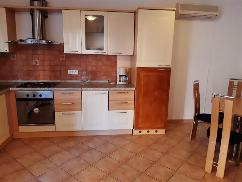 Apartmani Delas Pjescana Uvala Kültér fotó
