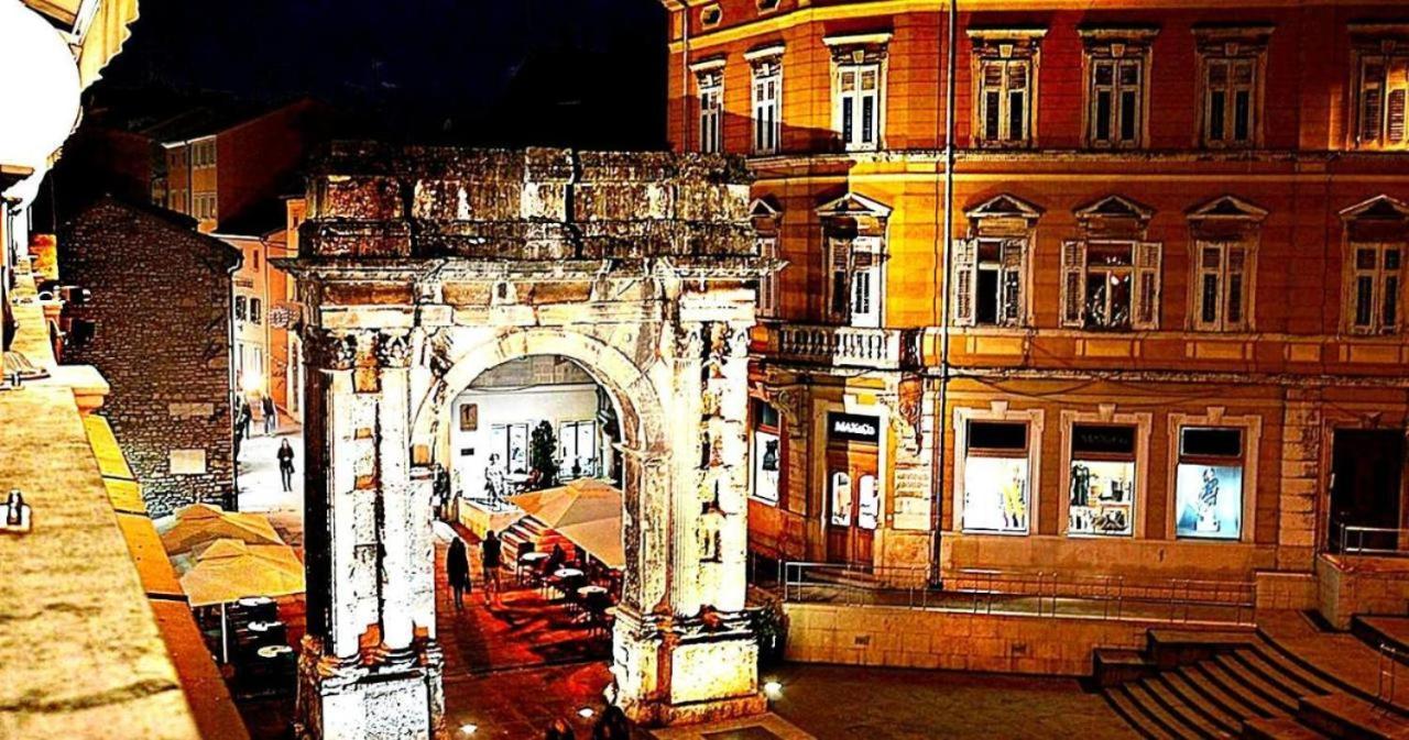 Apartmani Delas Pjescana Uvala Kültér fotó