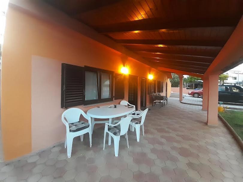 Apartmani Delas Pjescana Uvala Kültér fotó