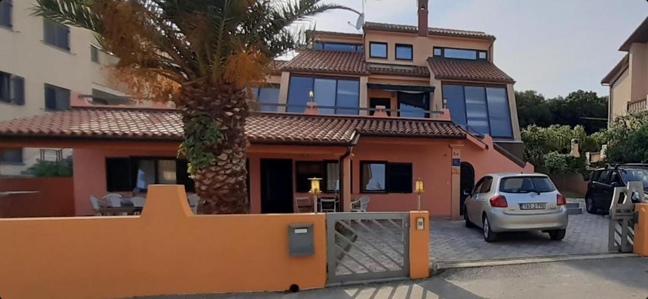 Apartmani Delas Pjescana Uvala Kültér fotó