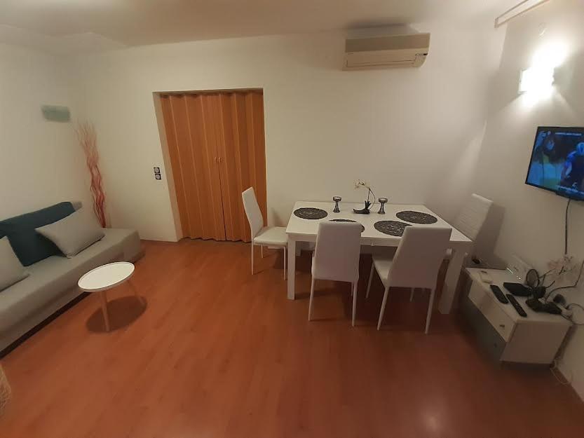 Apartmani Delas Pjescana Uvala Kültér fotó