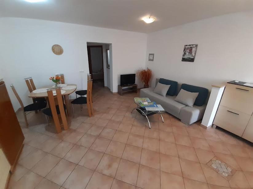Apartmani Delas Pjescana Uvala Kültér fotó