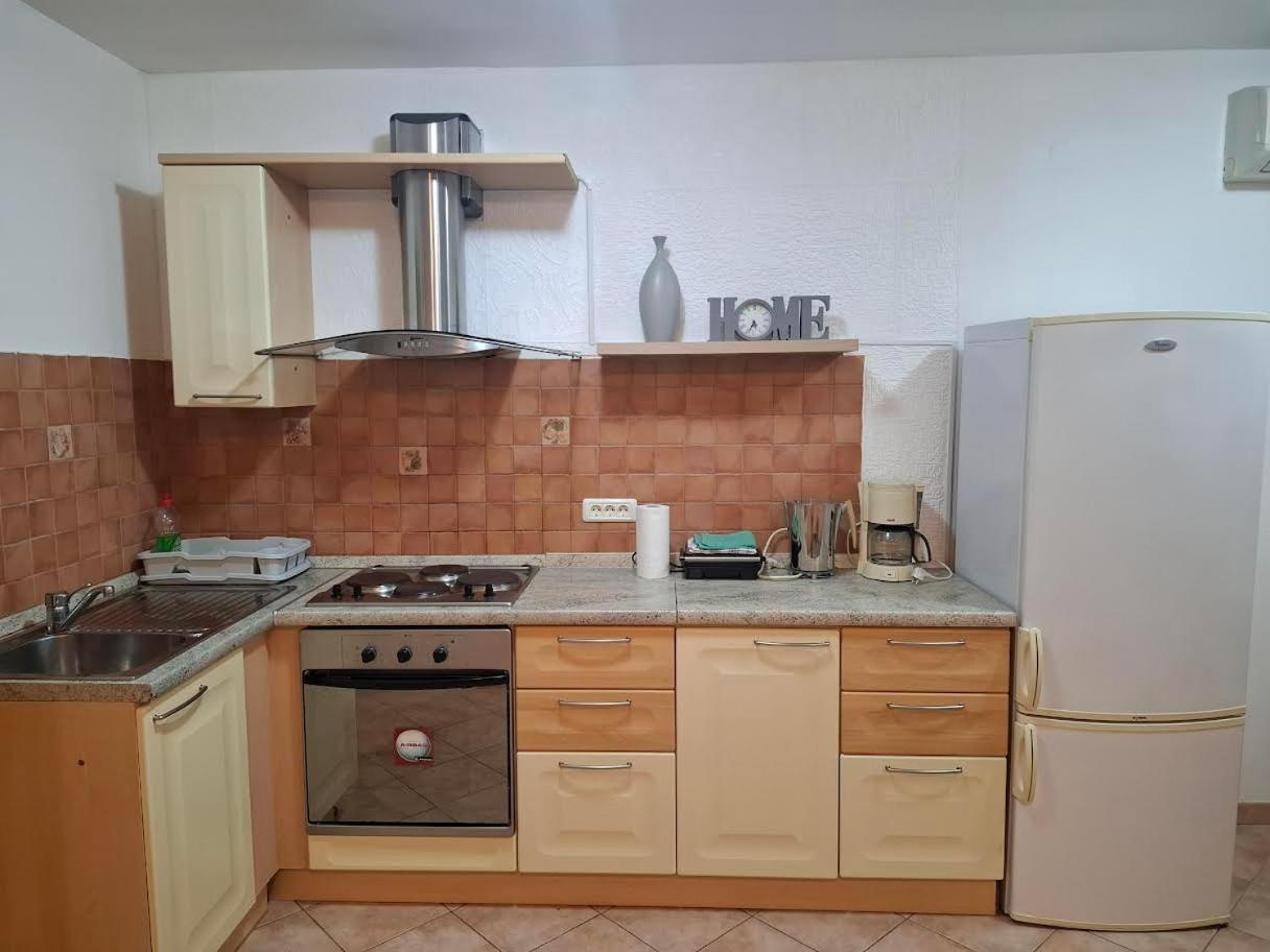 Apartmani Delas Pjescana Uvala Kültér fotó